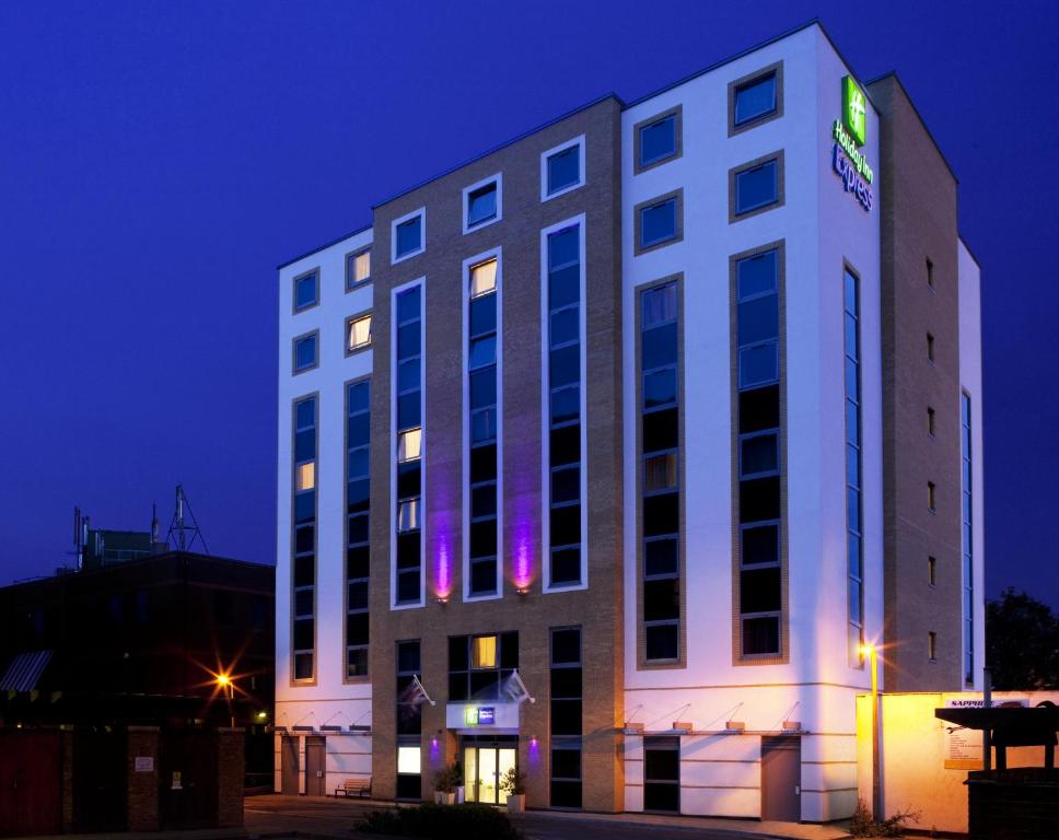 Pay later hotels holiday inn express