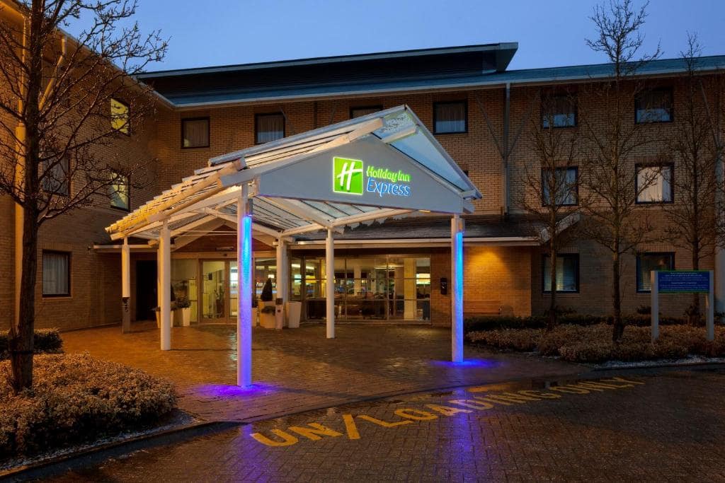 Pay later hotels Holiday inn-Milton-min