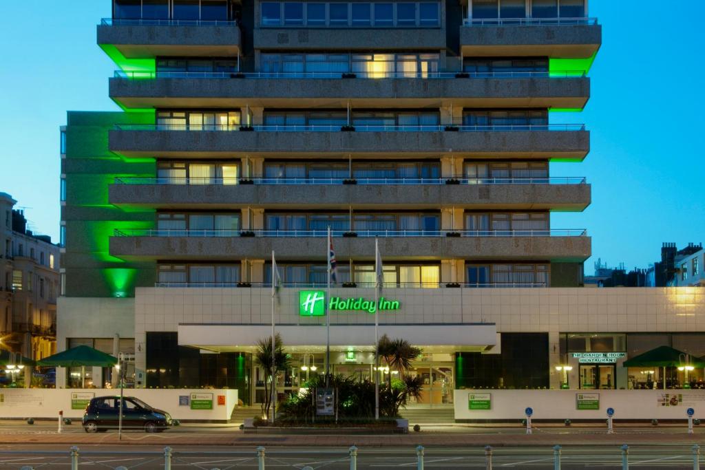 Beautiful front view-Holidayinn-brighton