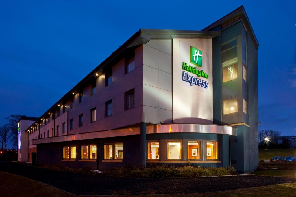 Pay later hotel Holiday Inn Express Dunfermline by IHG