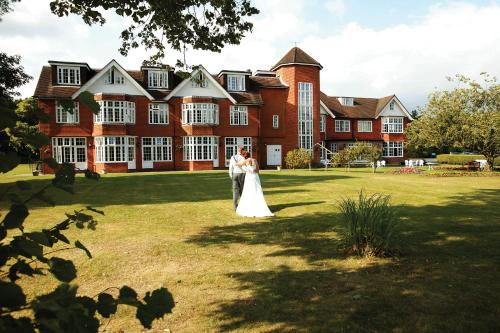 Grovefield House Hotel By Uno -FREE PARKING hotel in Slough