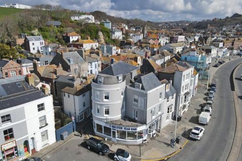 Master accommodation suite 2 sea view with balcony hotel in Hastings