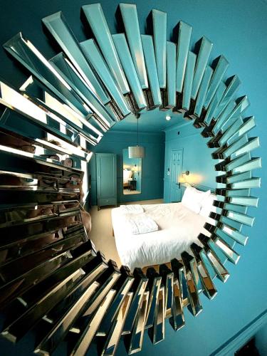 THE QUAYSIDE – stylish en-suite rooms on Poole Quay all fully refurbed hotel in Poole