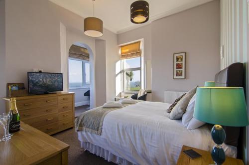 The Buccaneer Inn hotel in Torquay