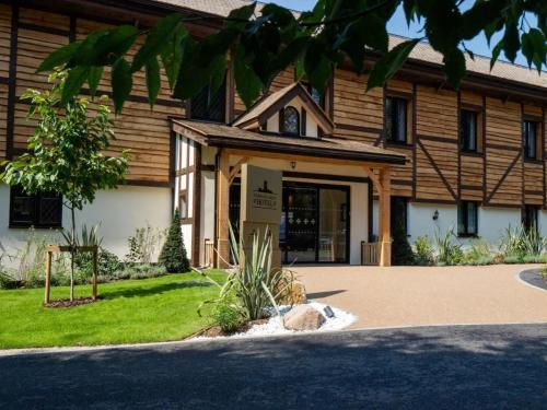 Warwick Castle Hotel & Knight’s Village hotel in Warwick