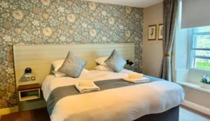 The Queen's Head Pay Later Hotels